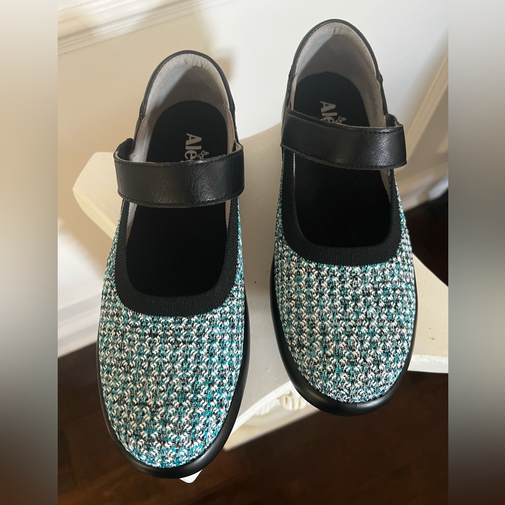Alegria, Black, White & Teal Knit Upper Comfort Maryjane Wedge Flat Shoes.